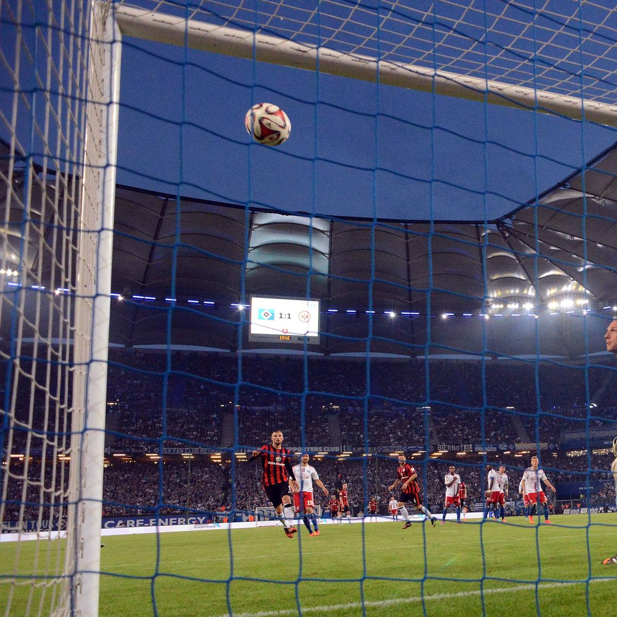 lucas-piazon-freistoss-100~
