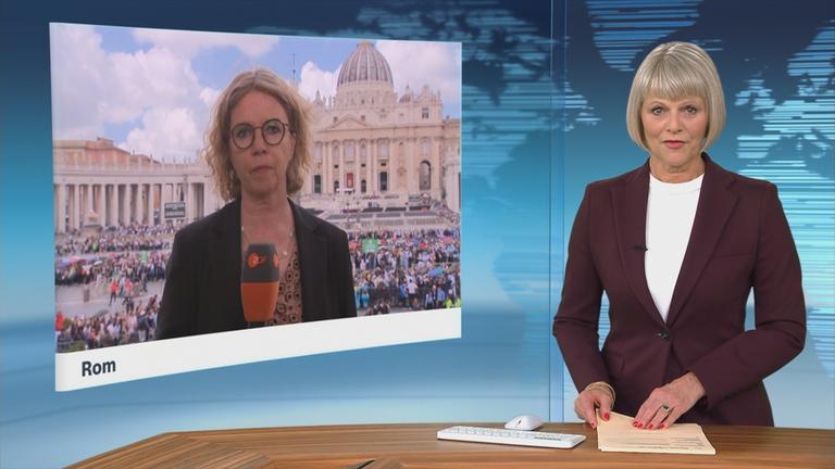 Barbara Lueg berichtet aus Rom ins ZDFheute Studio.