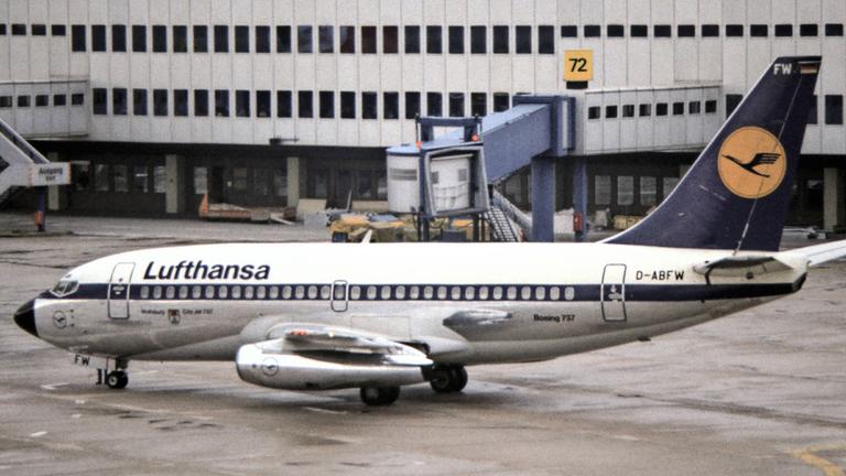 Boeing 737-200 der Lufthansa auf dem Flughafen von Düsseldorf. (Archiv)