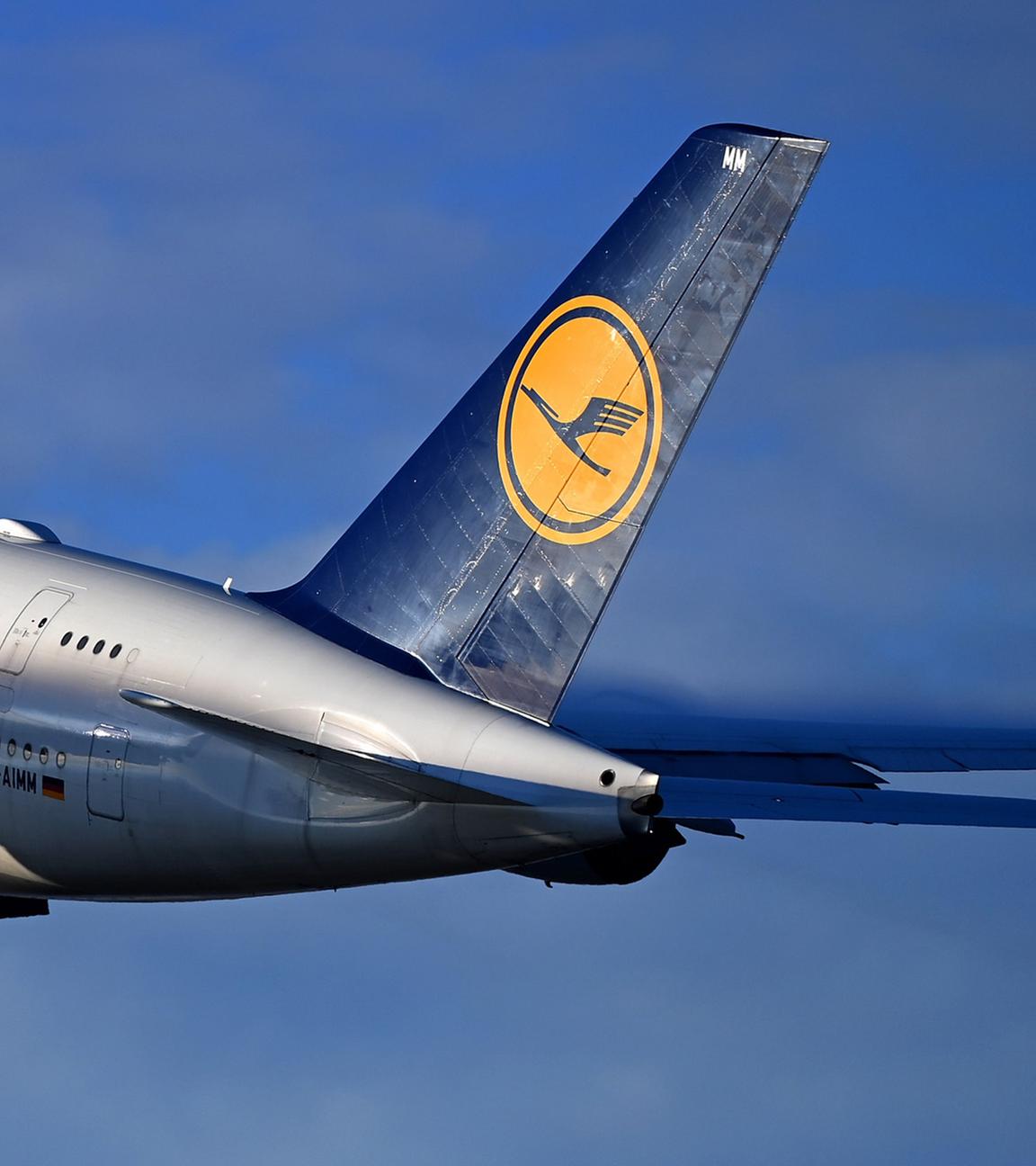 Ein Airbus A380 der Lufthansa startet vom Flughafen München.