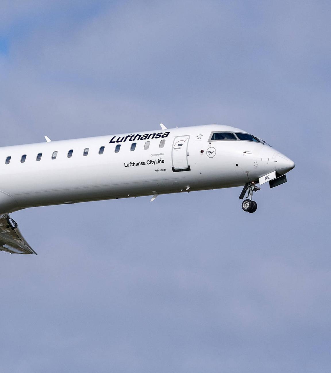 Eine Bombardier CRJ-900 der Fluggesellschaft Lufthansa CityLine. (Archiv)