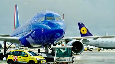 Flugzeuge der Fluglinien ITA und Lufthansa