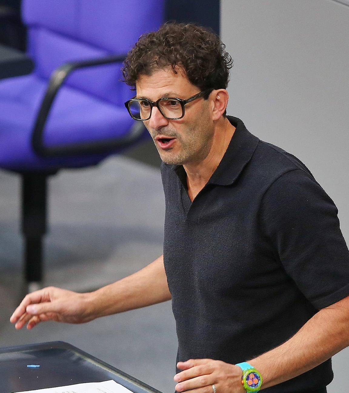 Luigi Pantisano (Die Linke) spricht im Bundestag. (Archiv)