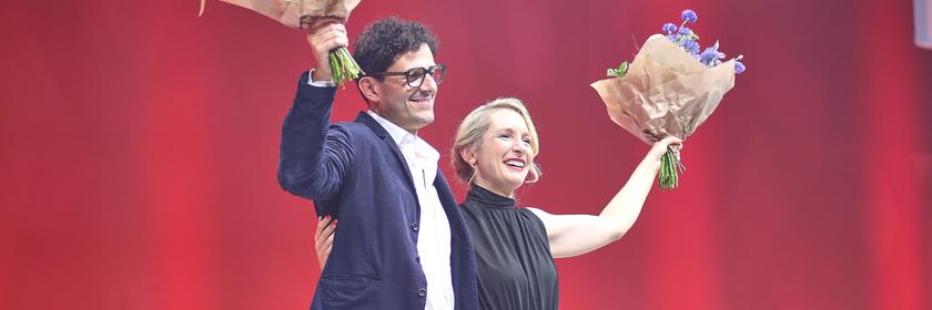 Luigi Pantisano und Ines Schwerdtner feiern ihre Wahl zur neuen Doppelspitze