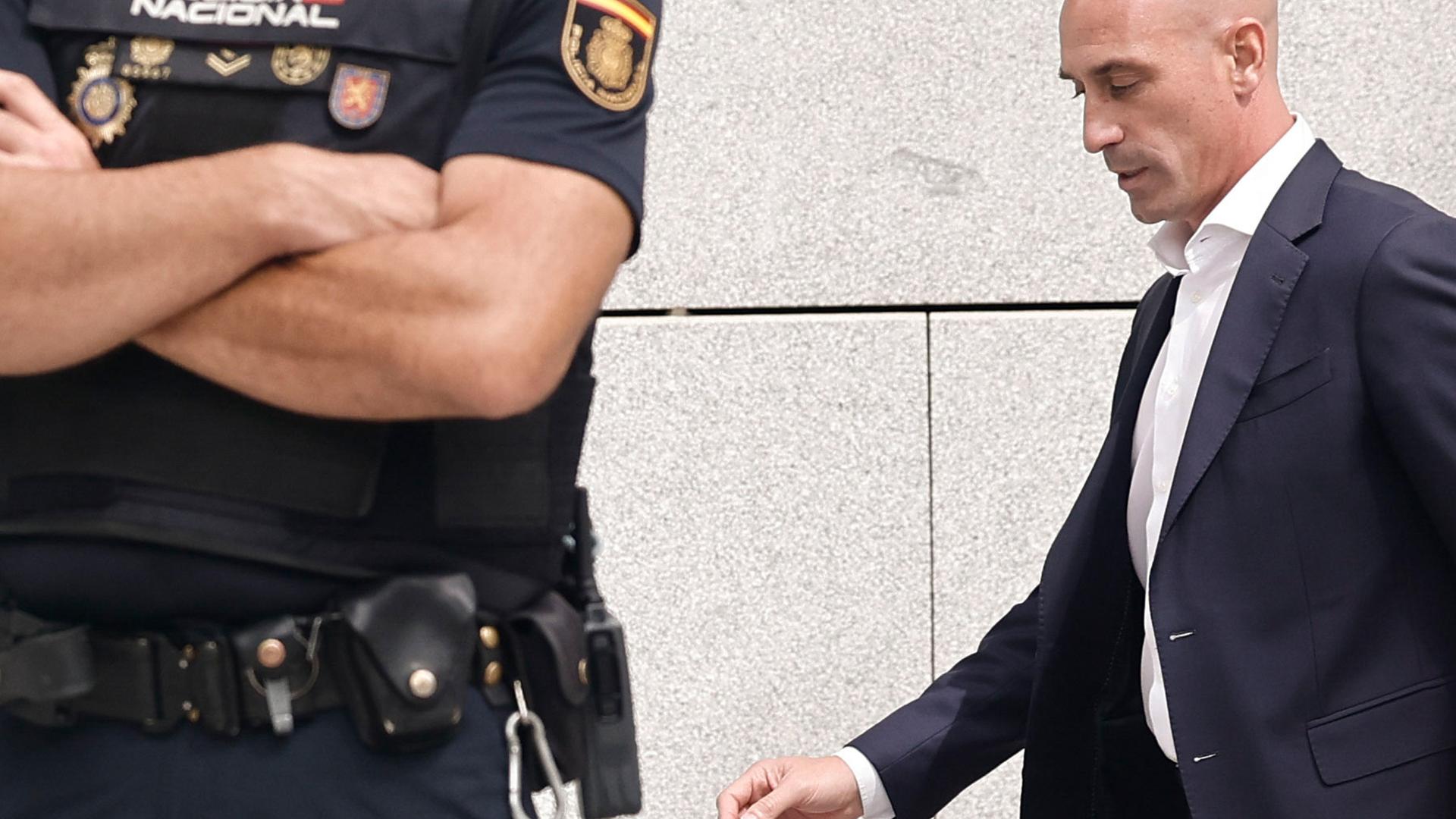 Archiv: Luis Rubiales, ehemaliger Chef des Spanischen Fußballverbandes (RFEF), verlässt am 15. 09. 2023 das Nationalgericht in Madrid, Spanien