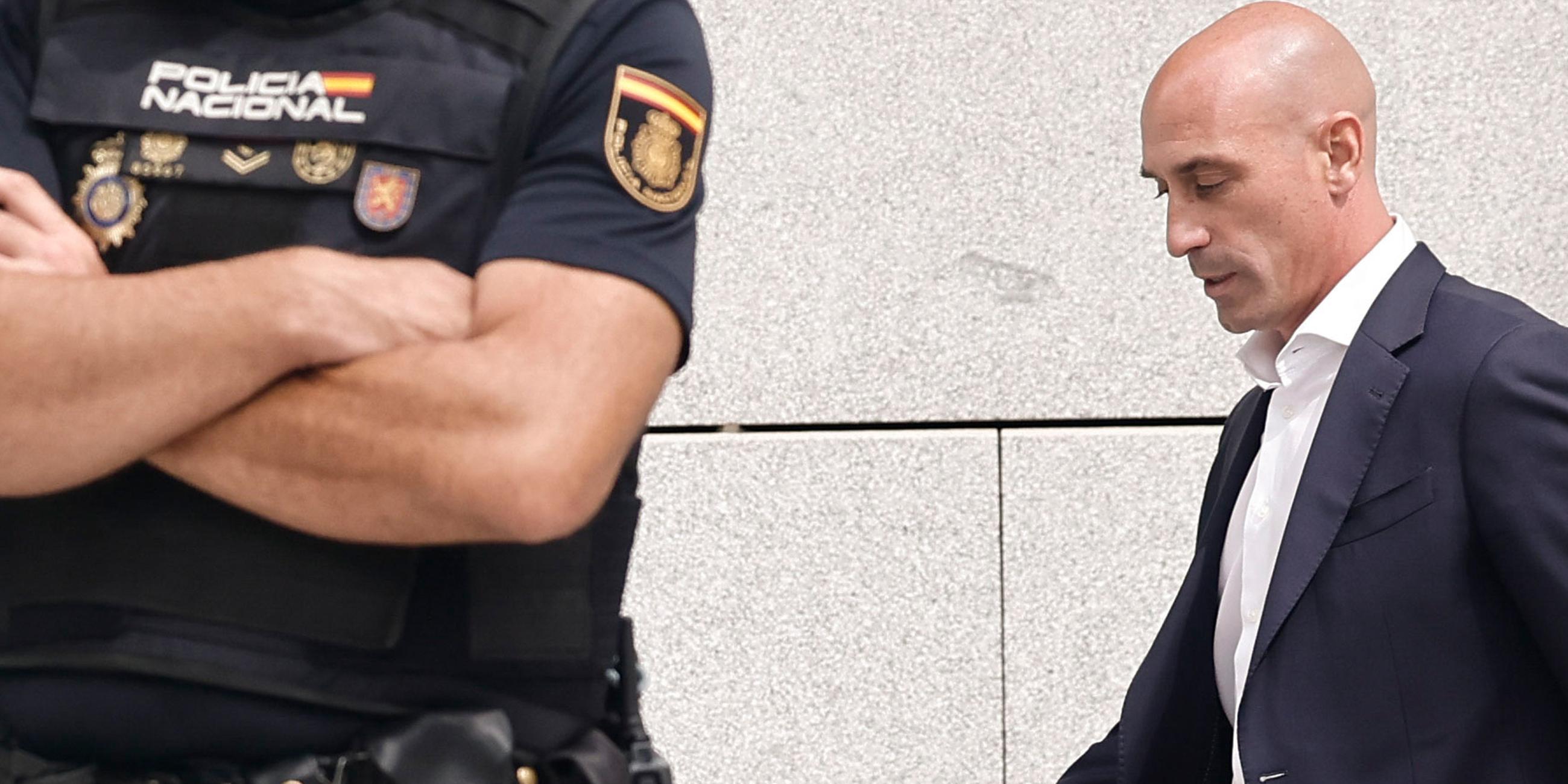 Archiv: Luis Rubiales, ehemaliger Chef des Spanischen Fußballverbandes (RFEF), verlässt am 15. 09. 2023 das Nationalgericht in Madrid, Spanien