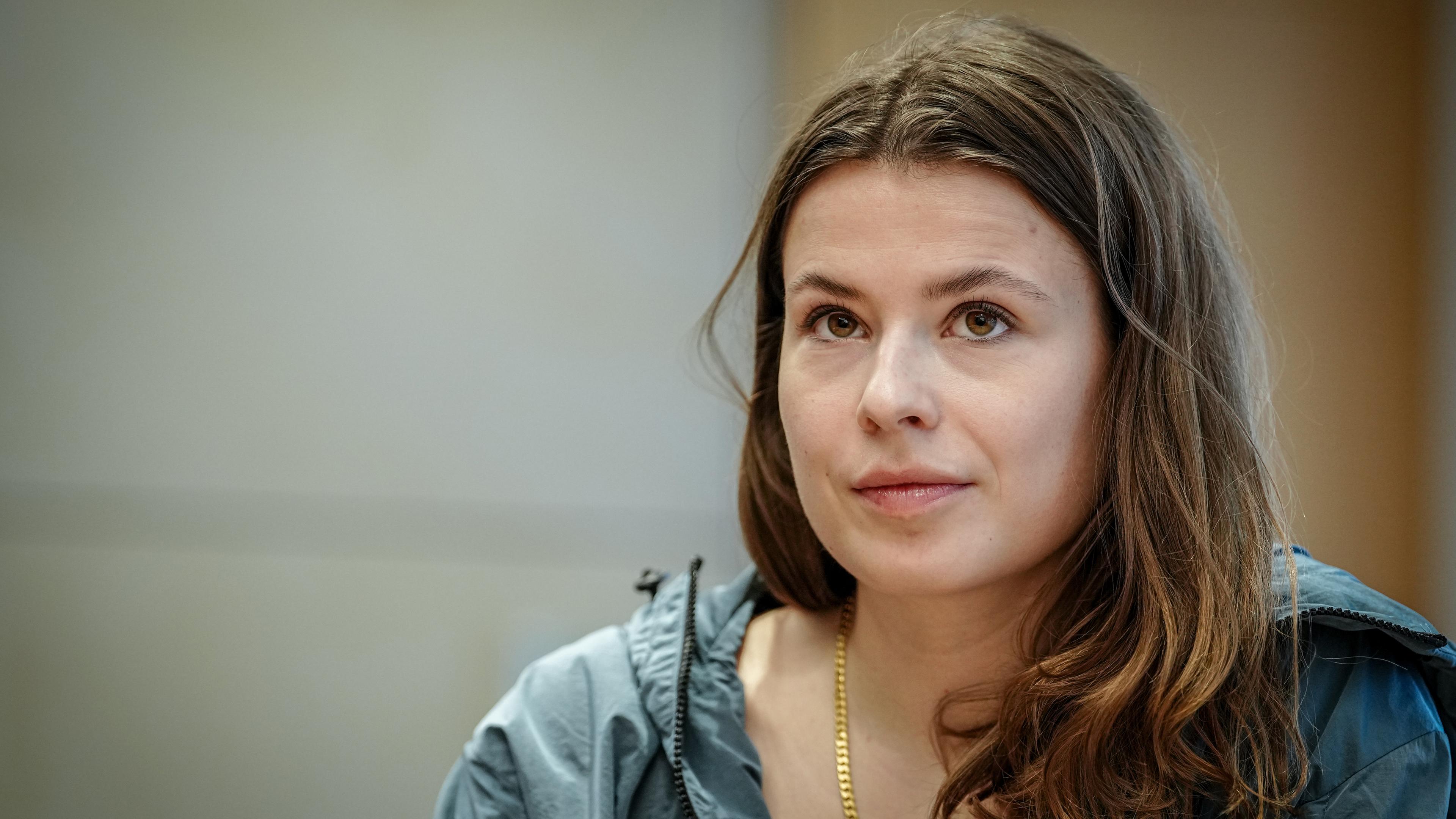 Luisa Neubauer gibt auf einer Pressekonferenz die Pläne der Bewegung für das Jahr 2024 bekannt und ordnet gemeinsam mit Experten den aktuellen Stand der Klima- und Demokratiebewegung ein am 15.02.2024.