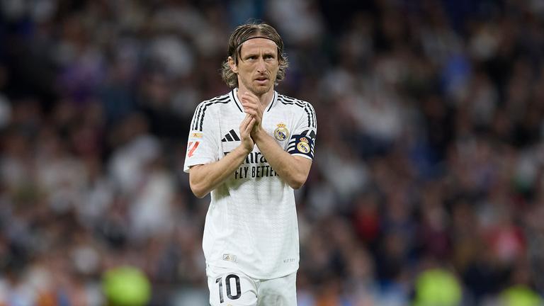 Luka Modric (Real Madrid CF) gestikuliert während des LaLiga-Spiels zwischen Real Madrid und RCD Mallorca im Santiago Bernabeu am 14. Mai 2025 in Madrid, Spanien. 