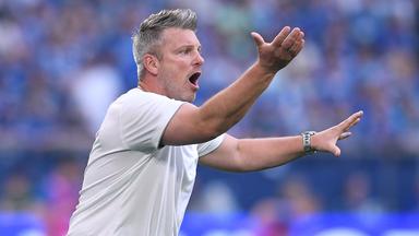 Cheftrainer des SC Paderborn Lukas Kwasniok beim Spiel gegen Schalke 04 am 02.05.2025.