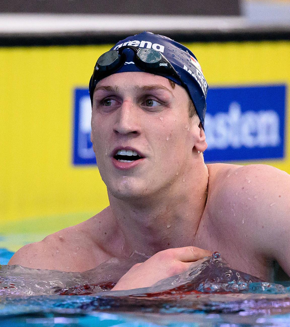 Lukas Märtens aus Deutschland jubelt, nachdem er im Finale über 400 Meter Freistil der Männer am ersten Tag der Swim Open am 12. April 2025 in Stockholm einen neuen Weltrekord aufgestellt hat.