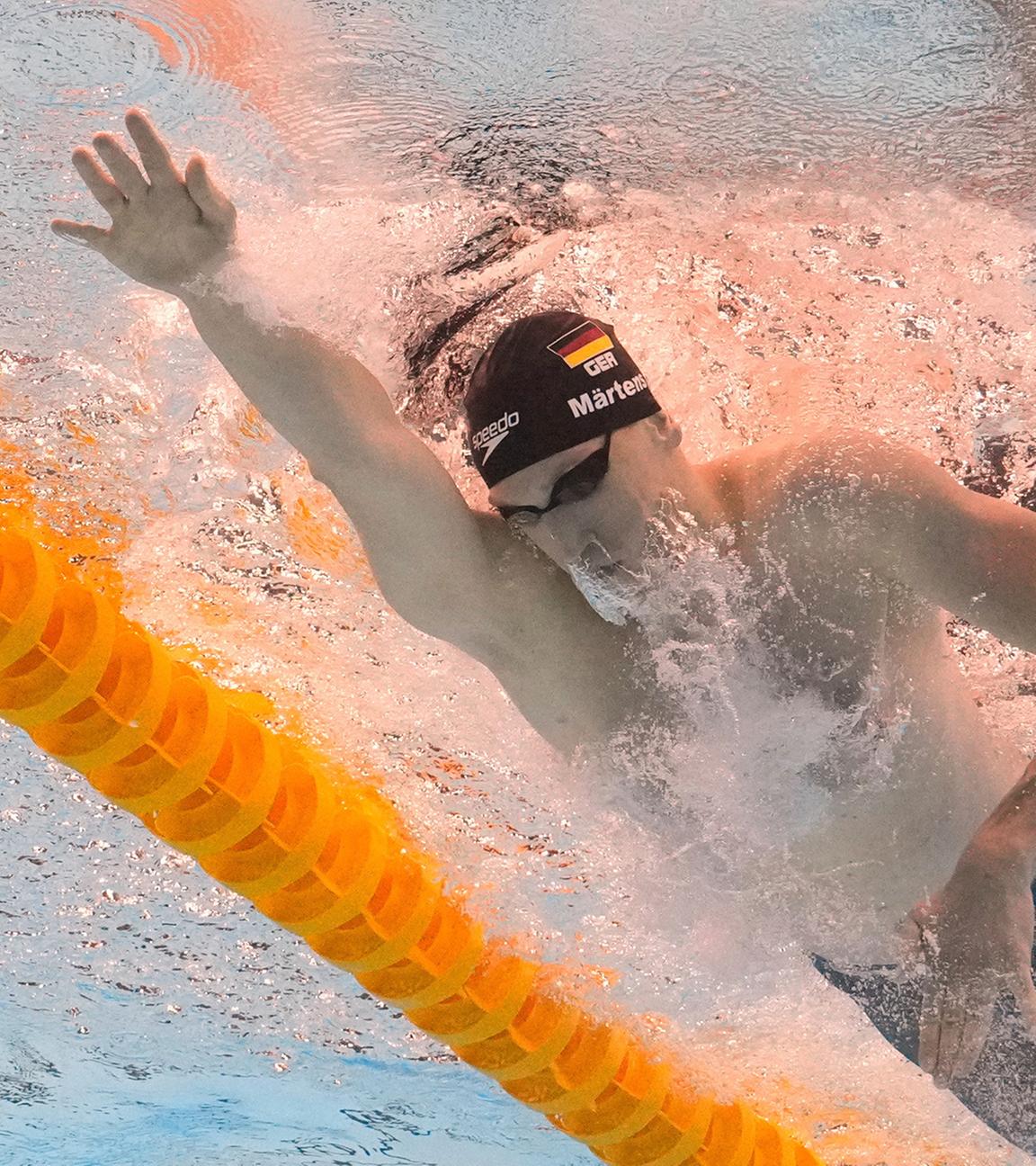 Lukas Märtens aus Deutschland tritt bei den World Aquatics Championships in Singapur im 400-Meter-Freistil-Lauf der Männer an.