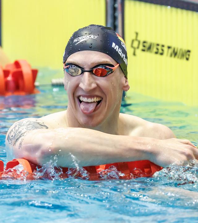 Deutschlands Schwimmer Lukas Märtens freut sich