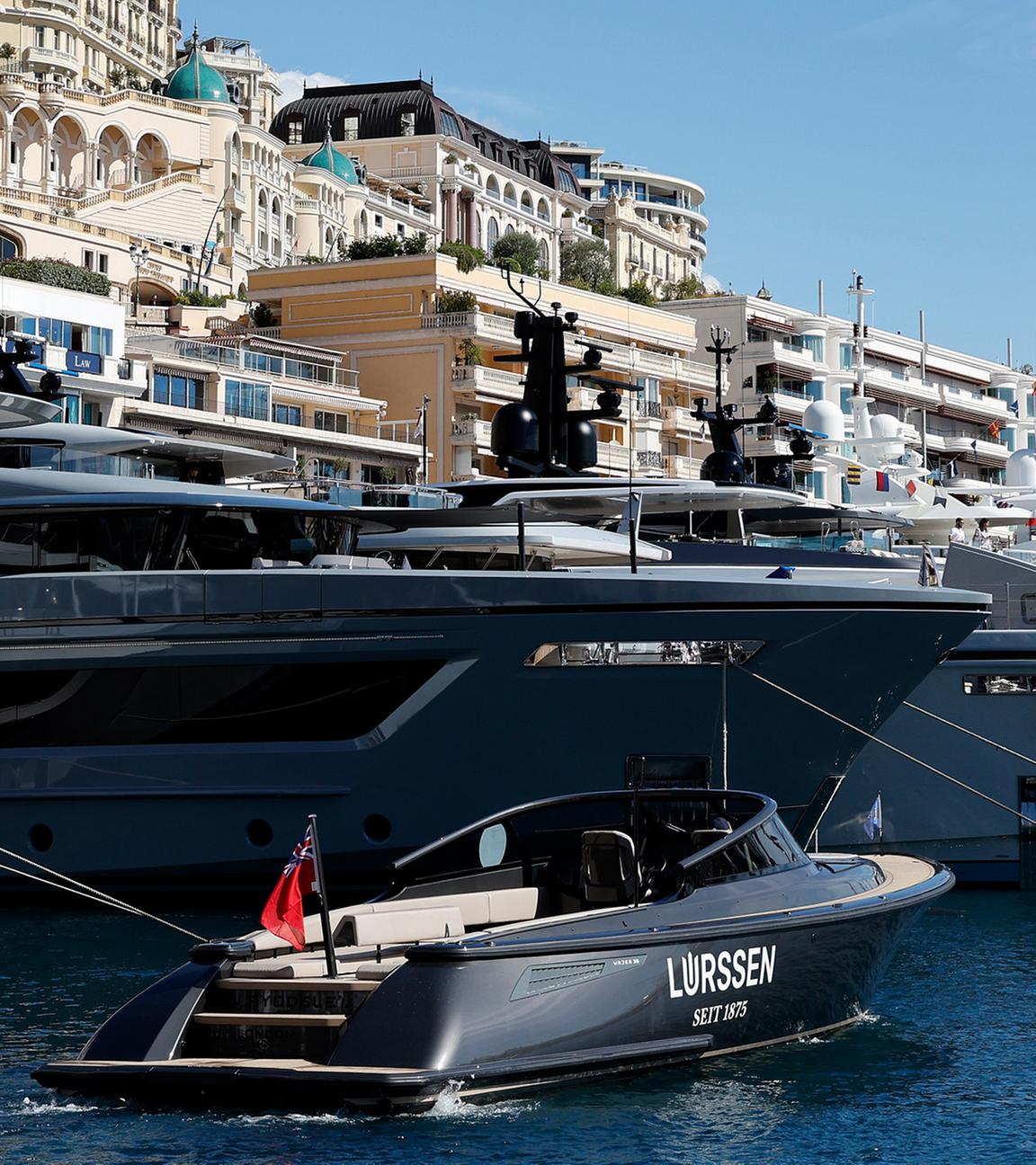 Luxusyachten werden auf der Monaco Yacht Show 2025 im Fürstentum Monaco am 26. September 2025 präsentiert.