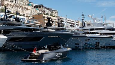Luxusyachten werden auf der Monaco Yacht Show 2025 im Fürstentum Monaco am 26. September 2025 präsentiert.