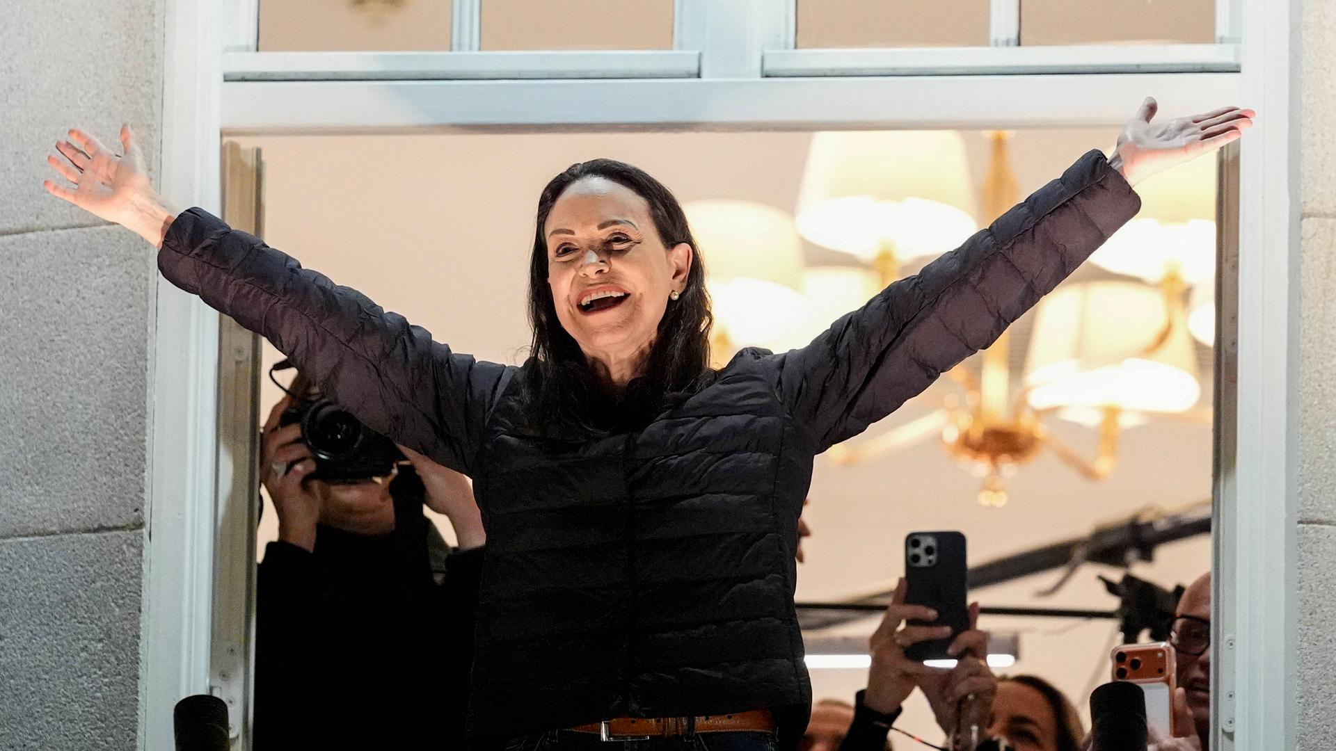 Die Friedensnobelpreisträgerin Maria Corina Machado kommt in Oslo an.