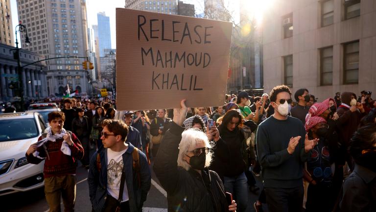 Einwanderungsbeamte verhaften palästinensischen Aktivisten