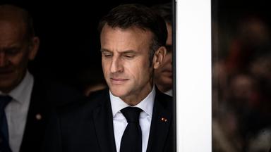 Emmanuel Macron nach seiner Stimmabgabe