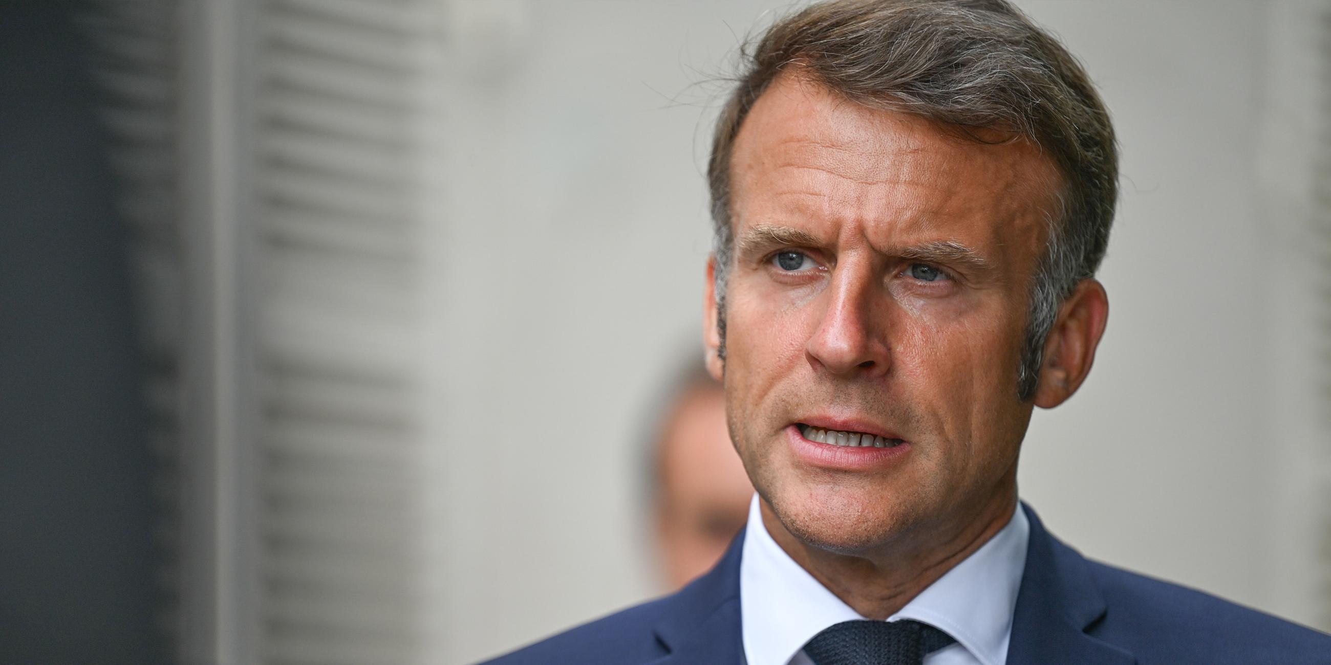 Frankreichs Präsident Emmanuel Macron spricht nach einer Online-Konferenz mit europäischen Staats- und Regierungschefs zum Krieg in der Ukraine – am 13. August 2025 in Fort de Brégançon.