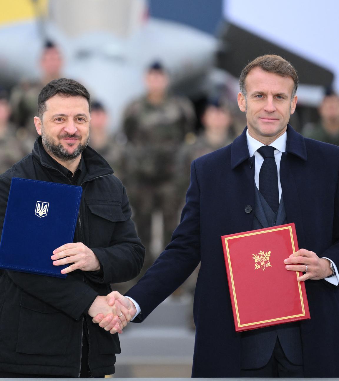 Macron und Selenskyj bei dem Treffen in Frankreich. 