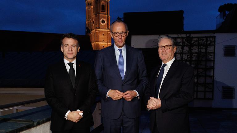 Keir Starmer, Friedrich Merz, Emmanuel Macron am 13.02.2026 bei der Münchner Sicherheitskonferenz.