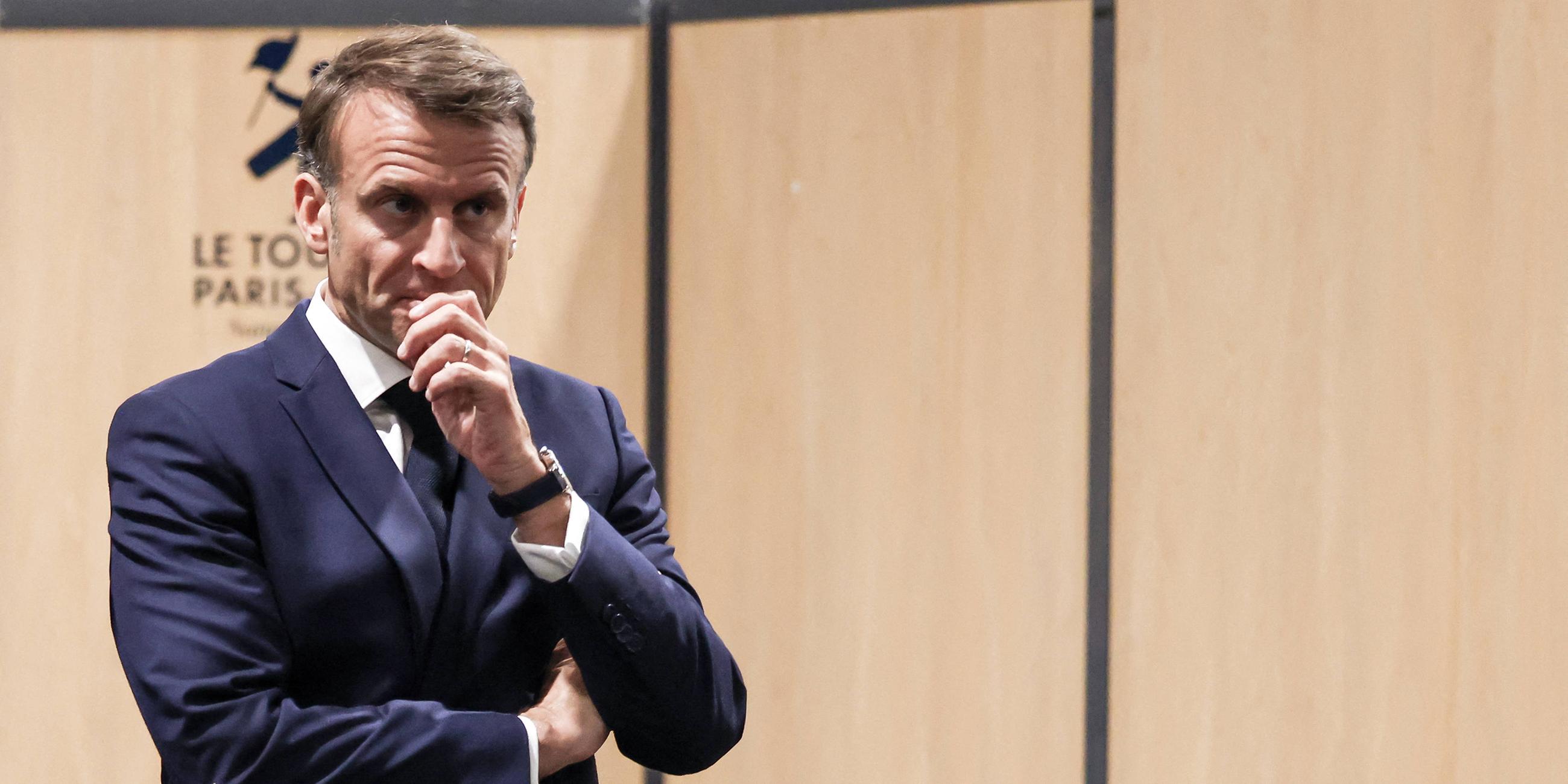 Der französische Präsident Emmanuel Macron im Wahllokal von Touquet
