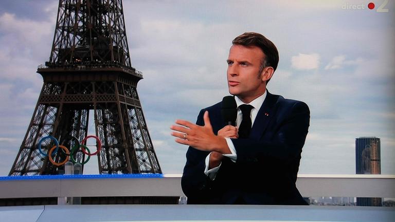Macron in Fernsehstudio