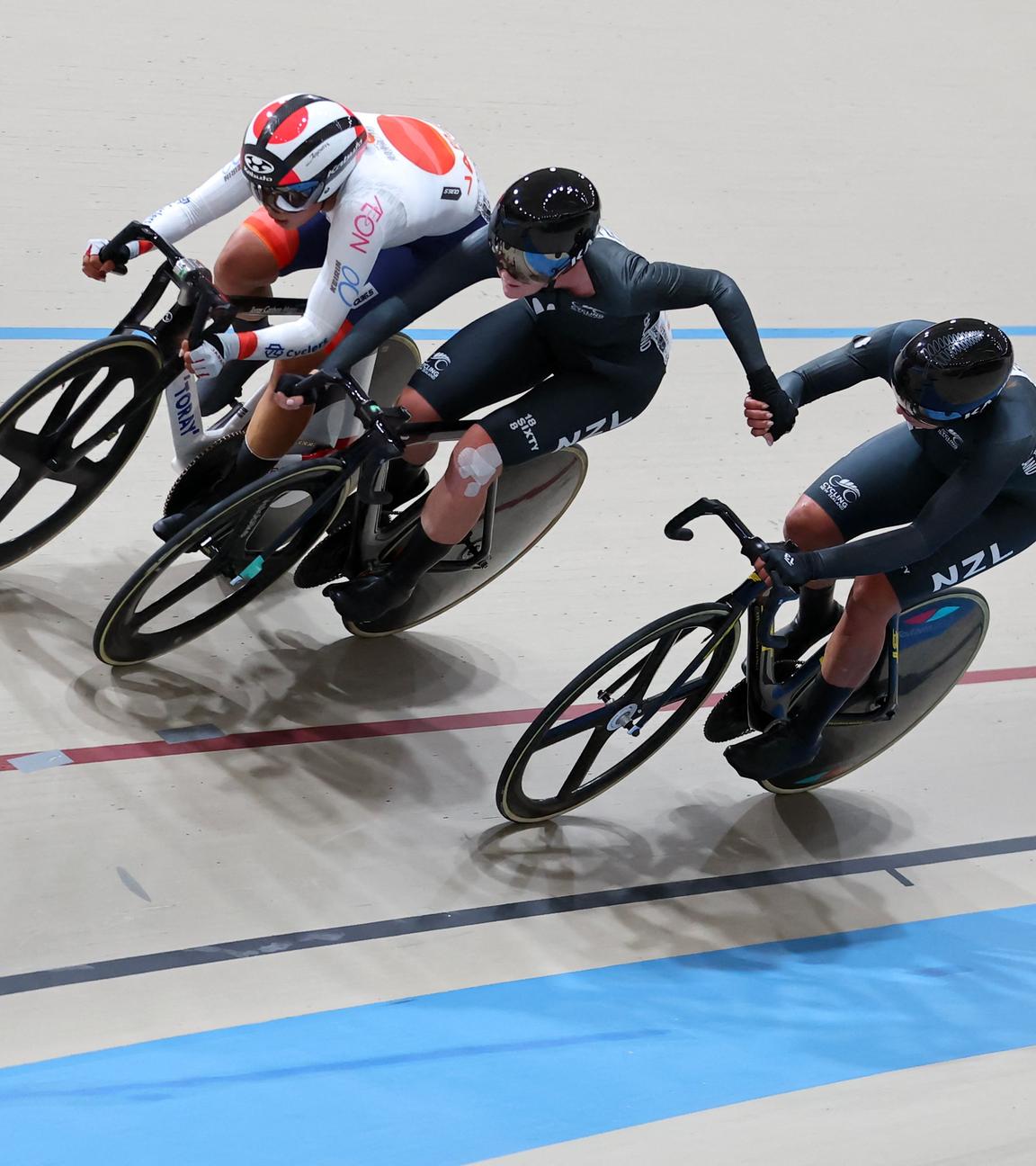 Byrony Botha und Teamkollegin Samantha Donnelly (beide Neuseeland) beim Madison-Rennen der Bahnrad-WM in Santiago de Chile