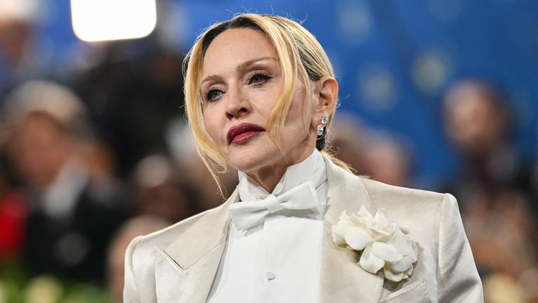 Die US-amerikanische Sängerin Madonna bei ihrer Ankunft zur Met Gala 2025 im Metropolitan Museum of Art am 05.05.2025 in New York, USA.