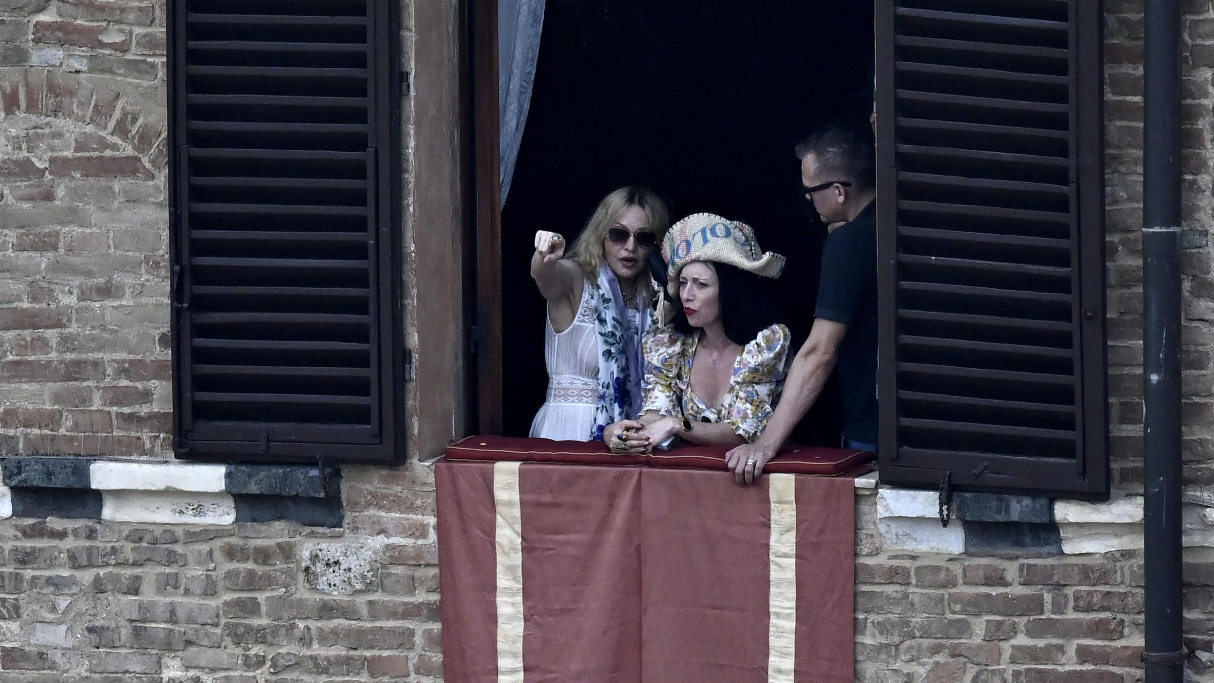 Madonna feiert 67. Geburtstag bei Pferderennen