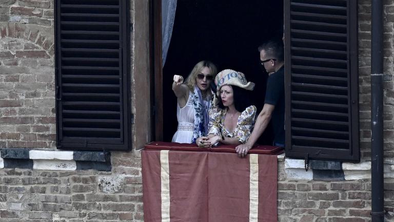Madonna feiert 67. Geburtstag bei Pferderennen