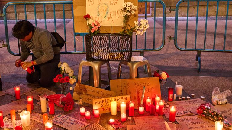 Kezen zum Gedenken an Maricarmen in Madrid, Spanien