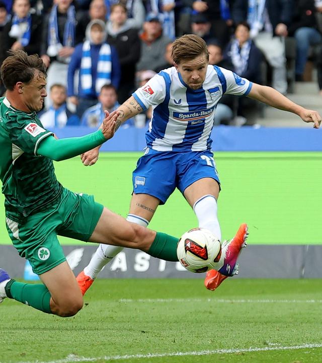 Der Herthaner Mads Pedersen erzielt den Treffer zum 1:0 gegen die SpVgg Greuther Fürth