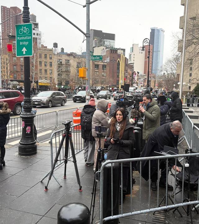 New York: Reporter stehen vor dem Bundesgericht in Manhattan, in das der venezolanische Präsident Maduro gebracht wird.