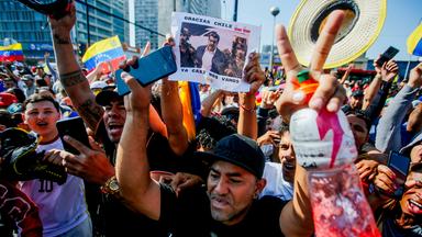 Venezolaner feiern, dass der venezolanische Präsident Maduro gefangen genommen und aus Venezuela ausgeflogen wurde.