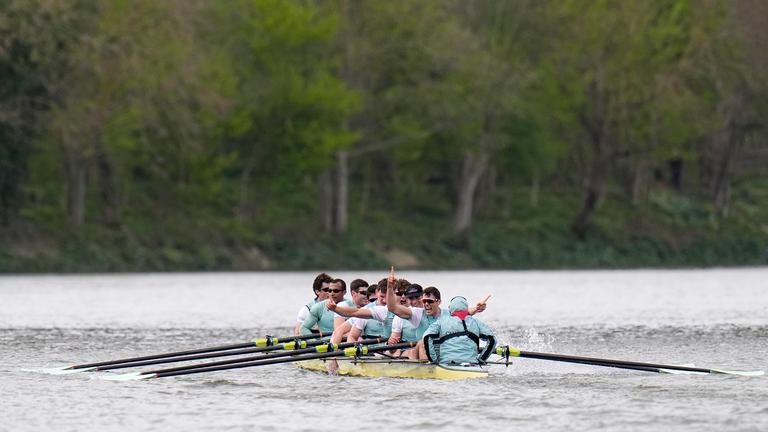 Das Cambridge Männer-Team jubelt.