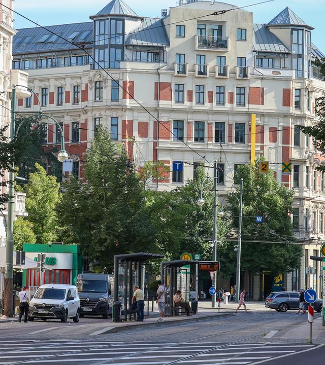 Der Hasselbachplatz, auf dem es viele migrantische Gewerbetreibende gibt.