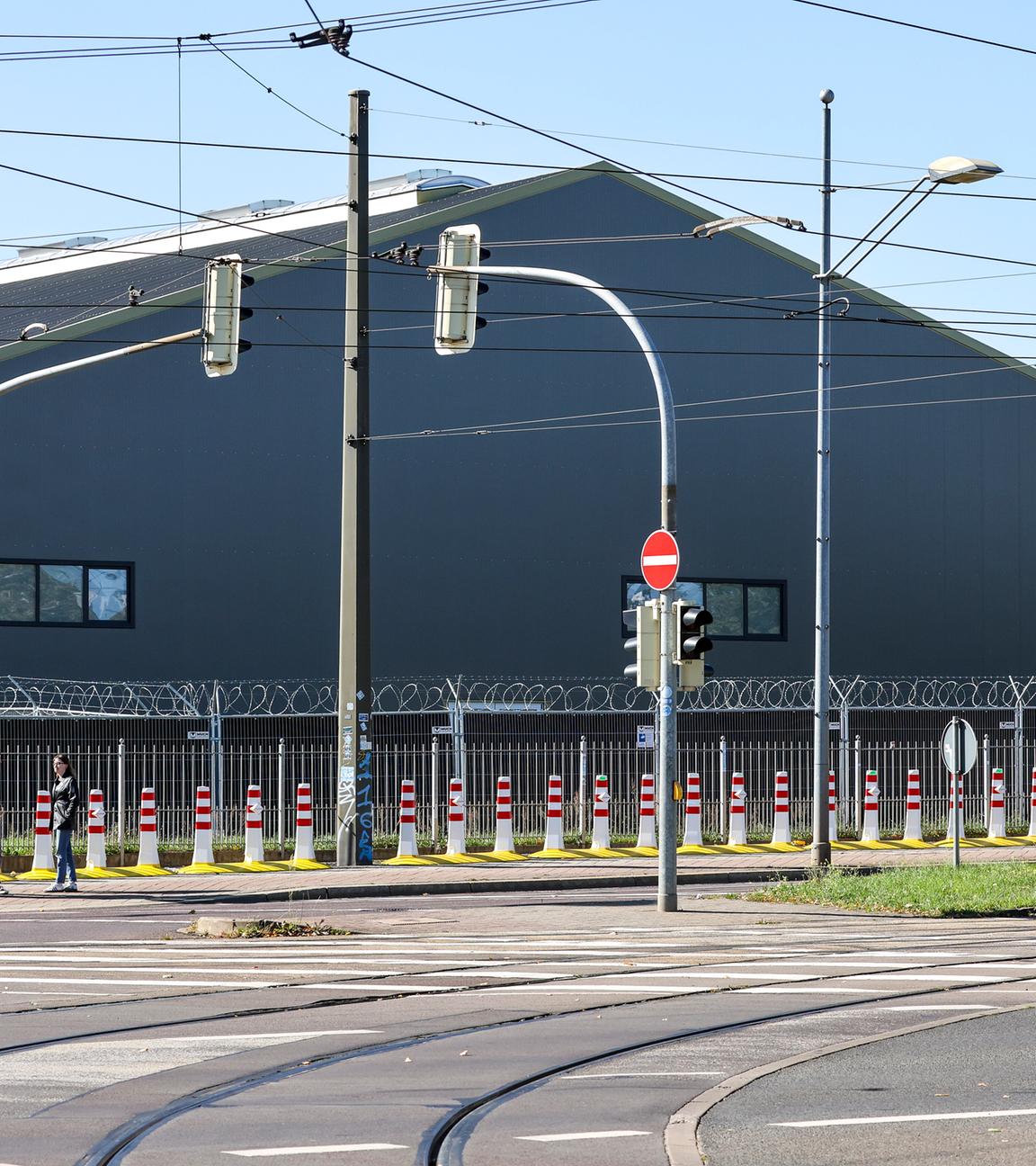 Blick auf das Interims-Gerichtsgebäude für den Prozess gegen den Todesfahrer vom Magdeburger Weihnachtsmarkt.