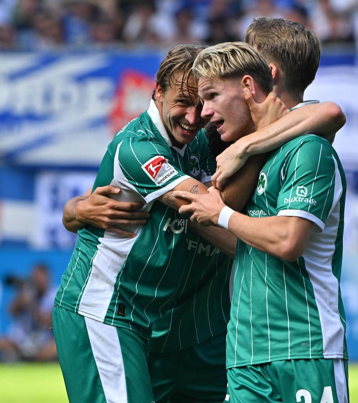 Marco John (24, SpVgg Greuther Fürth) jubelt. 