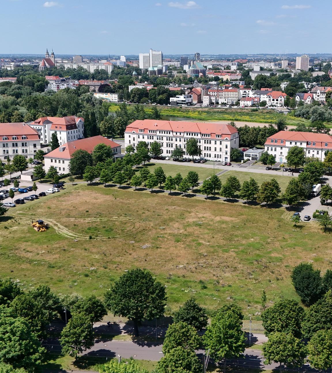 Blick auf das freie Gelände vor dem Verkehrsministerium.