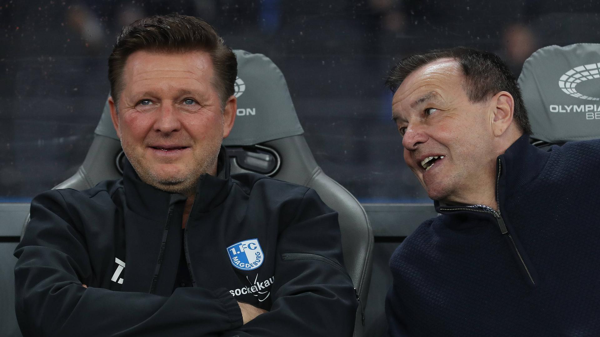 Magdeburgs Trainer Christian Titz (l.) und Geschäftsführer Otmar Schork