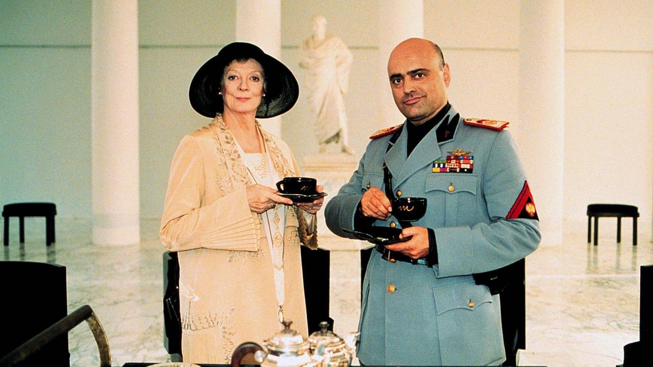 Maggie Smith, Tee mit Mussolini