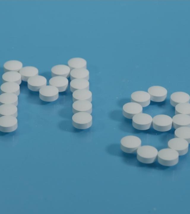 "Mg" gelegt mit Magnesium-Tabletten