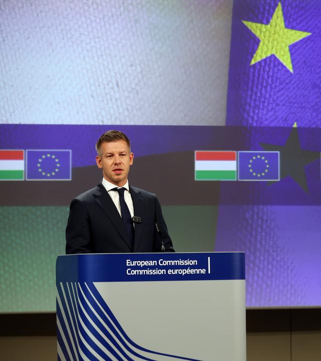Der ungarische Ministerpräsident Peter Magyar und die EU-Kommissionspräsidenten Ursula von der Leyen bei einer gemeinsamen Pressekonferenz in Brüssel.