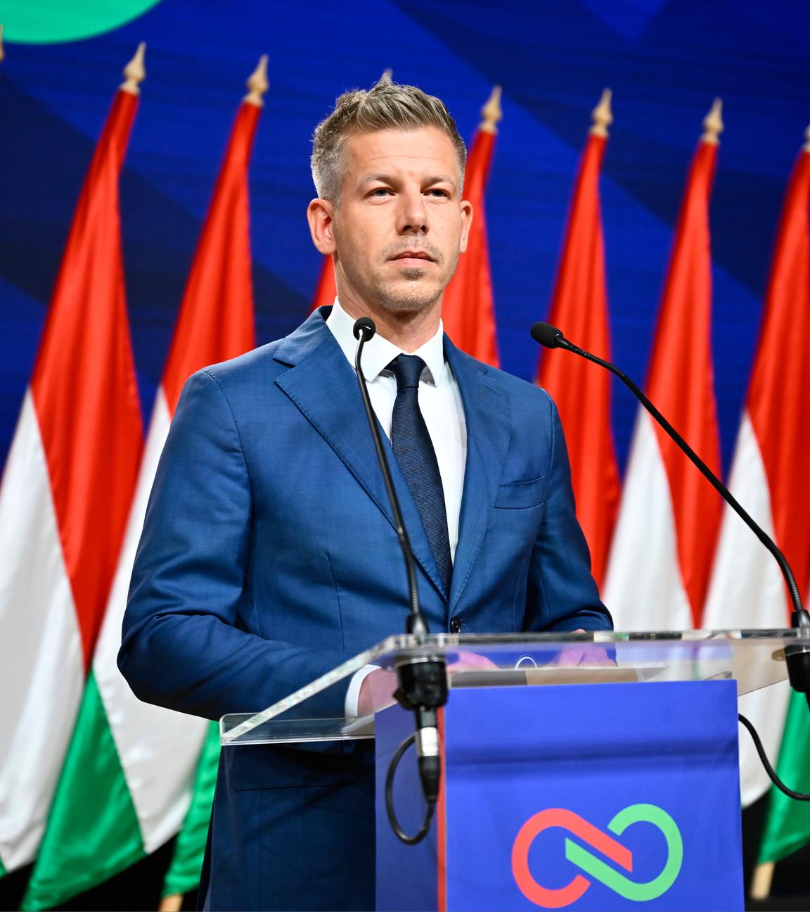  Peter Magyar spricht zu den Medien in Budapest, Ungarn, nachdem er die Partei von Ministerpräsident Viktor Orban bei den Parlamentswahlen besiegt hat. 