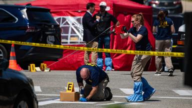 FBI-Ermittler arbeiten am Tatort einer Schießerei in Biddeford, Maine, an der mutmaßlich Beamte der Einwanderungsbehörde ICE beteiligt waren.
