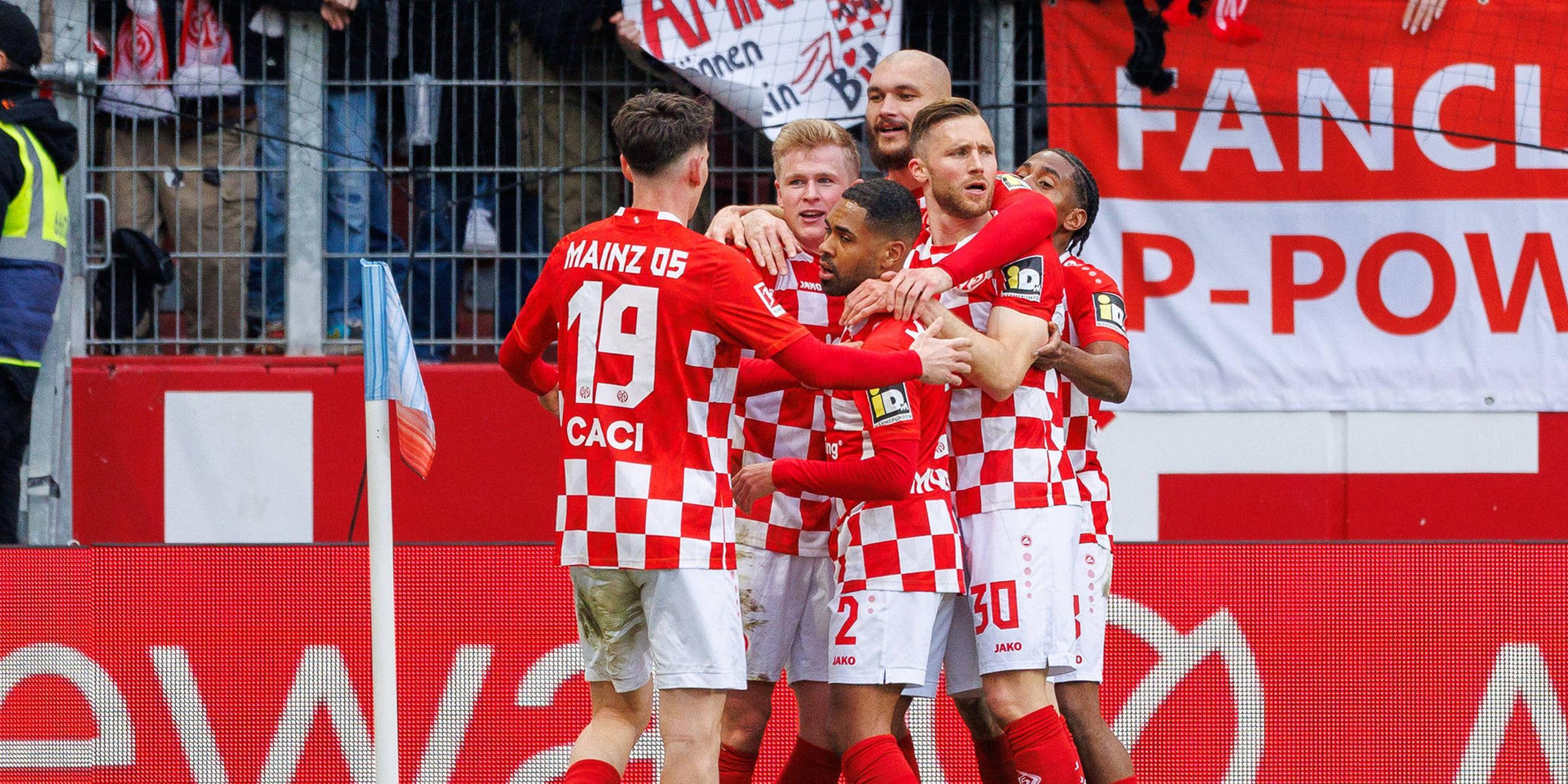 Jubel nach dem Tor durch Jonathan Burkardt (1. FSV Mainz 05).