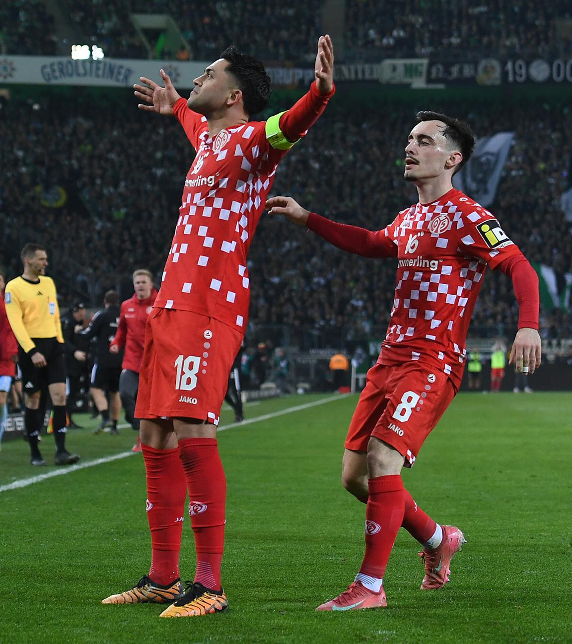 Bundesliga, Borussia Moenchengladbach - 1. FSV Mainz 05 am 07.03.2025: Nadiem Amiri (Mainz/links) bejubelt sein Tor
