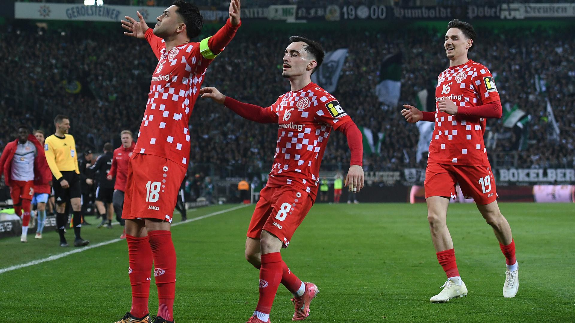 Bundesliga, Borussia Moenchengladbach - 1. FSV Mainz 05 am 07.03.2025: Nadiem Amiri (Mainz/links) bejubelt sein Tor