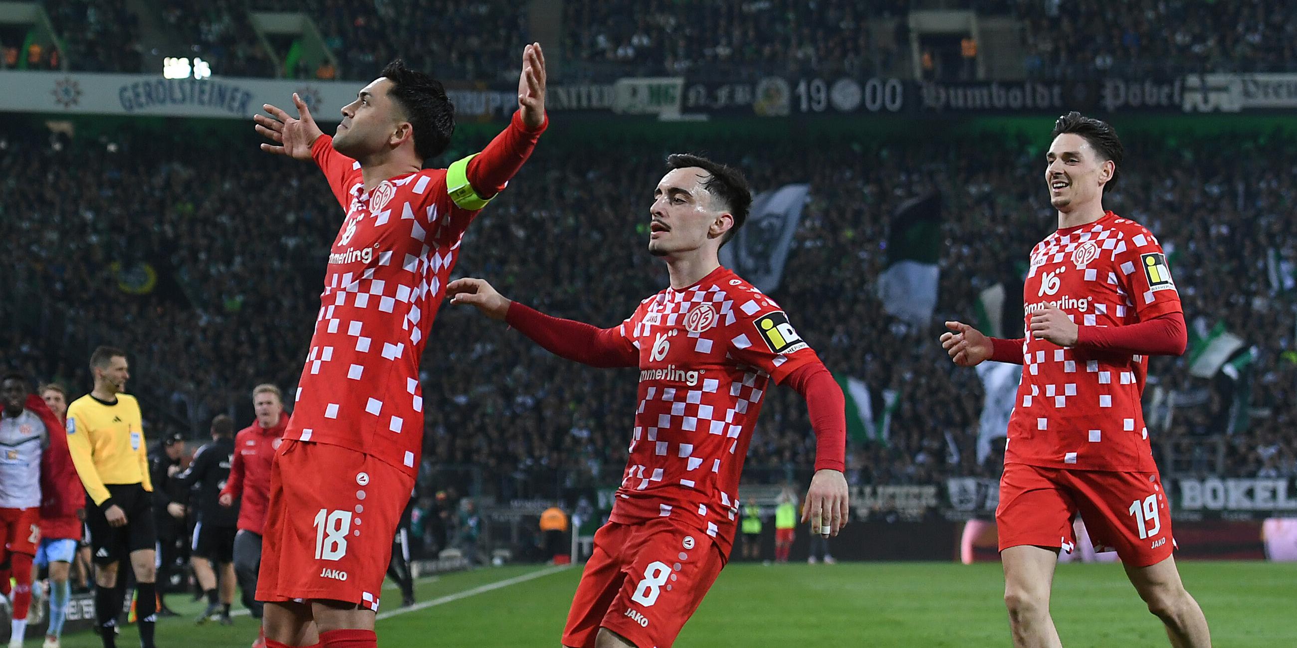 Bundesliga, Borussia Moenchengladbach - 1. FSV Mainz 05 am 07.03.2025: Nadiem Amiri (Mainz/links) bejubelt sein Tor