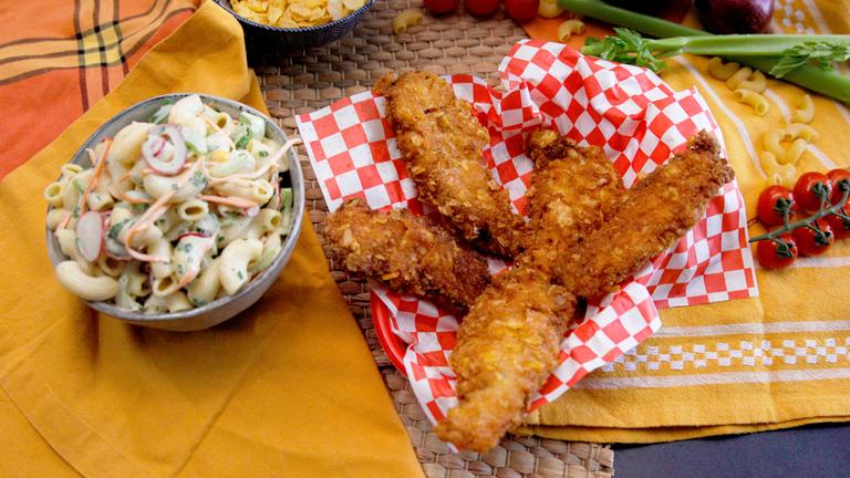 Amerikanischer Makkaroni-Salat mit Chicken Fingers